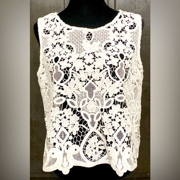 Acemi white lace & crochet tank top - Size Medium - Picture 1 of 9